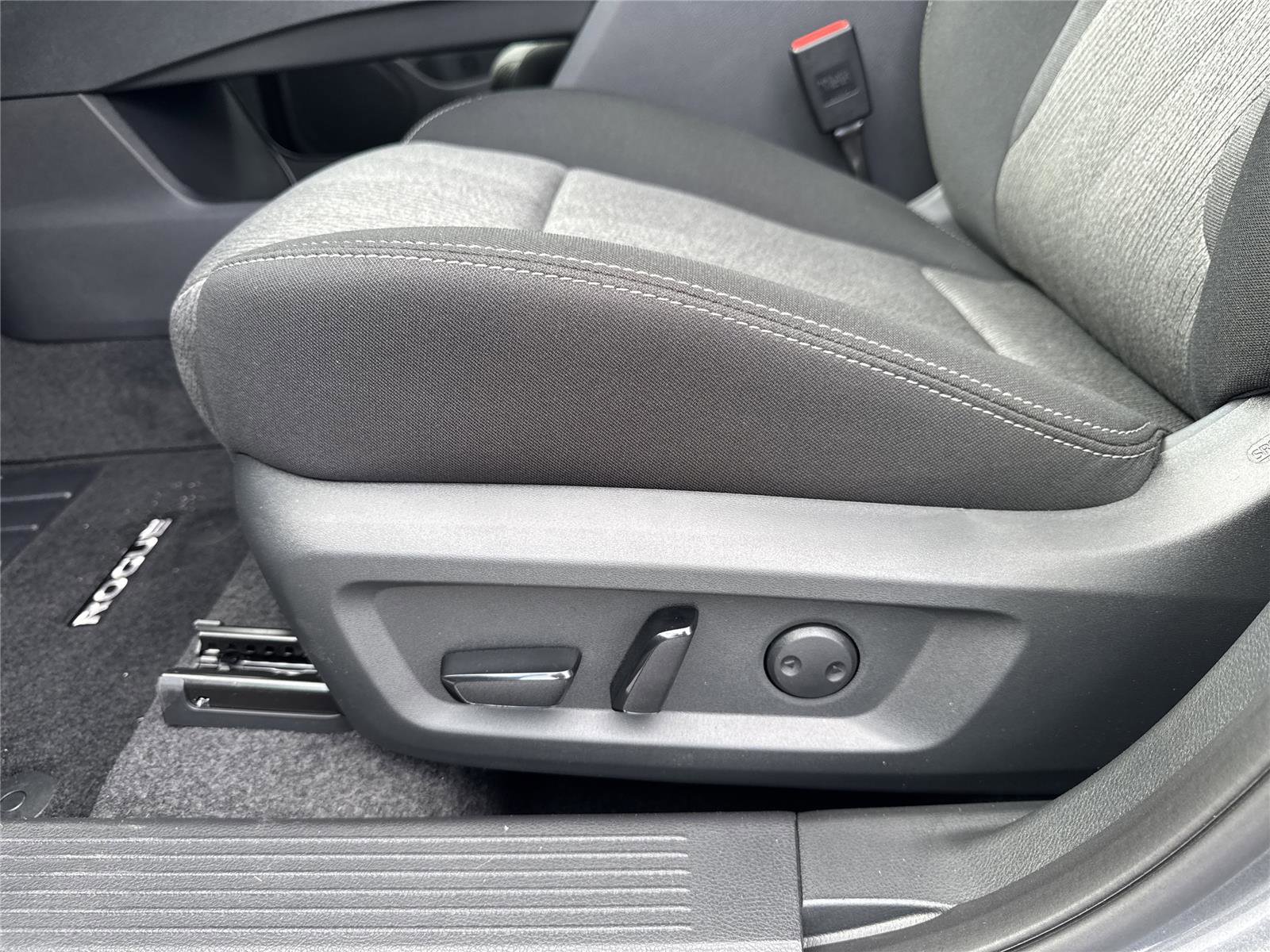 New 2026 Nissan Rogue SV FWD image 12