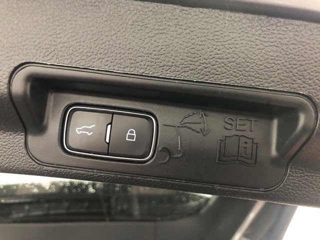 Used 2020 Ford Explorer XLT w/ Equipment Group 202A image 11