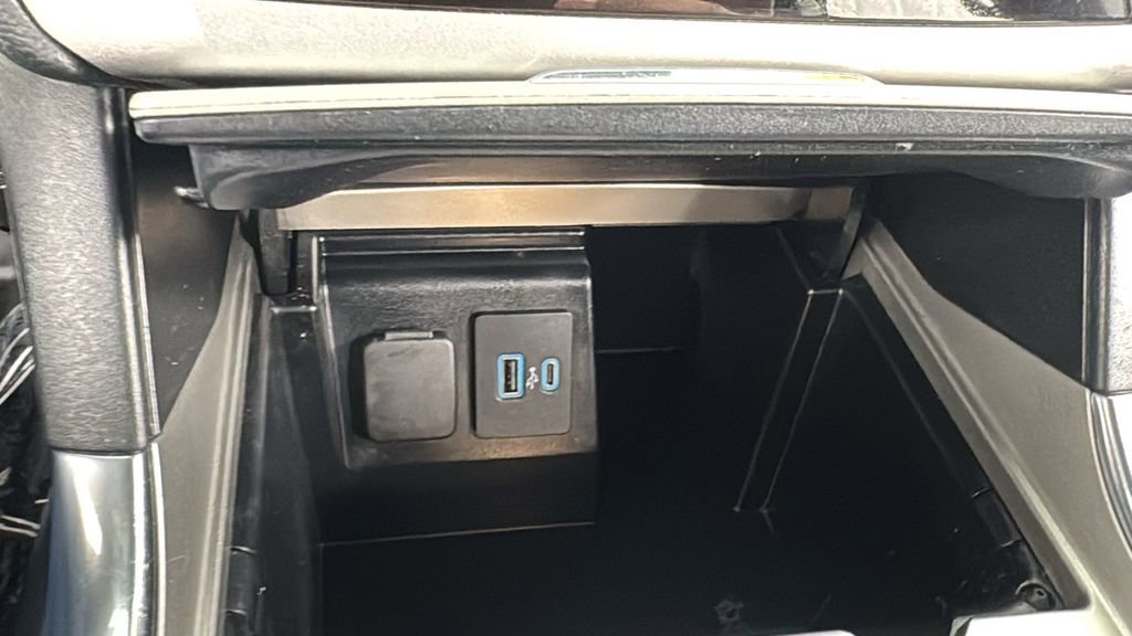 Used 2022 Ford Explorer XLT w/ Equipment Group 202A image 29