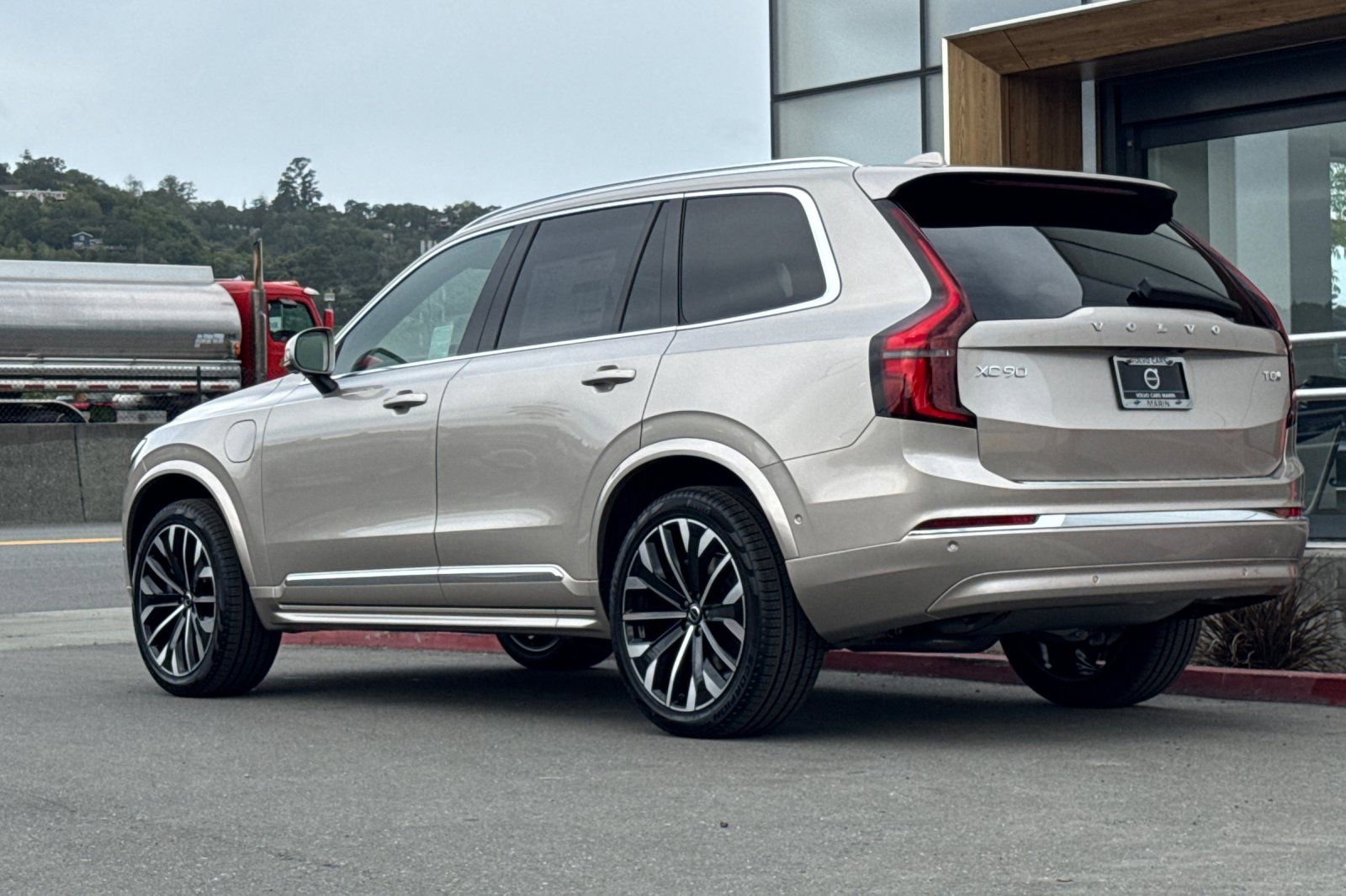 New 2026 Volvo XC90 T8 Plus w/ Protection Package Premier AWD/4WD image 6