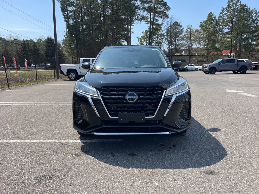 Certified 2025 Nissan Kicks Play S image 3