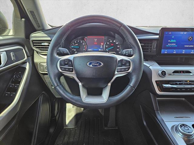 Used 2022 Ford Explorer XLT image 11