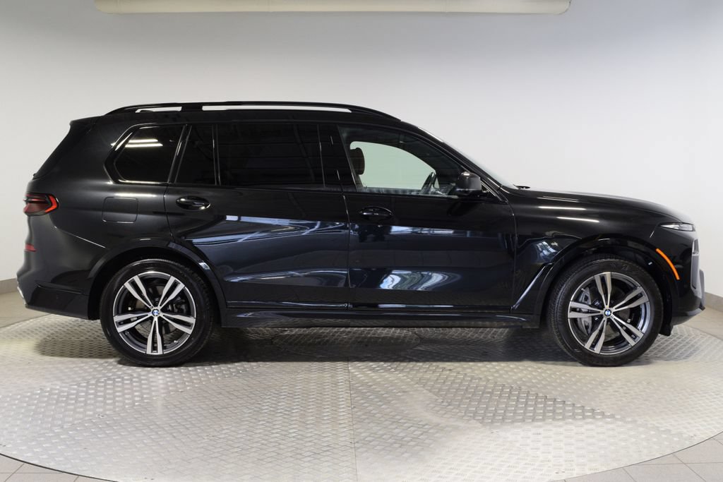Used 2024 BMW X7 xDrive40i w/ M Sport Package AWD/4WD image 11