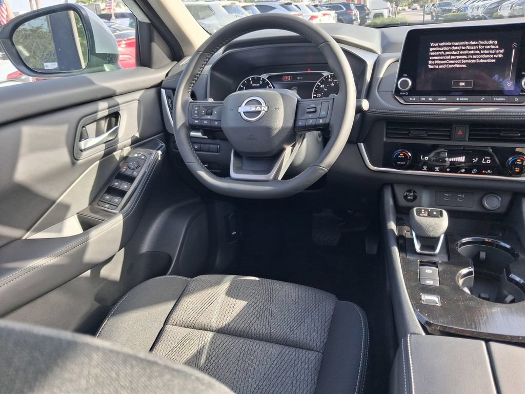 Certified 2026 Nissan Rogue SV FWD image 9