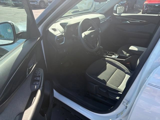 Used 2024 Chevrolet TrailBlazer LT w/ LPO, Blackout Package FWD image 14