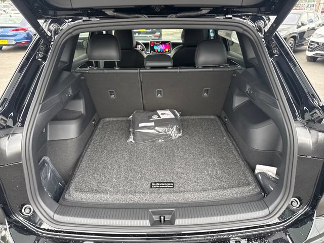 New 2026 Volkswagen Tiguan SE R-Line AWD/4WD image 14