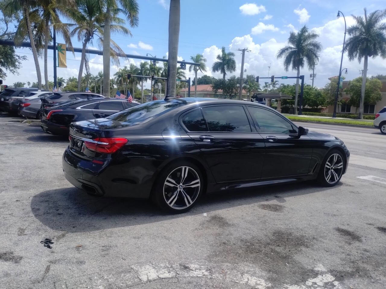 Used 2016 BMW 750i image 17