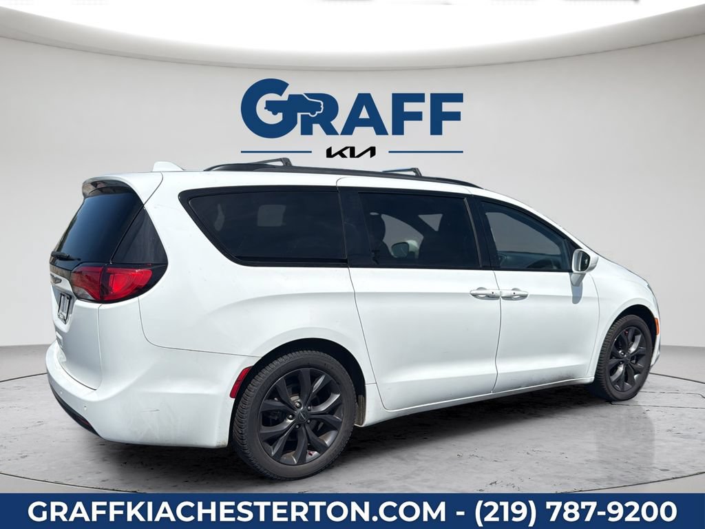 Used 2020 Chrysler Pacifica Touring-L w/ Premium Audio Group FWD image 15