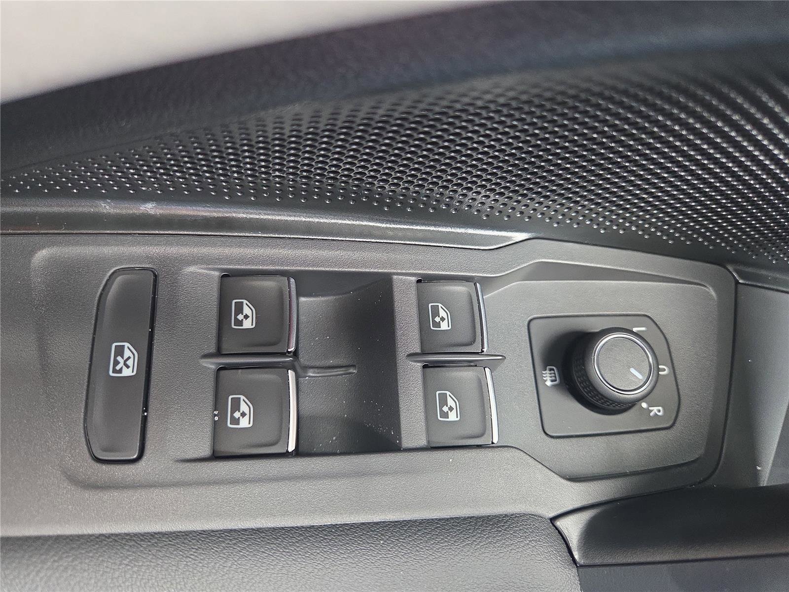 New 2026 Volkswagen Tiguan SE image 13