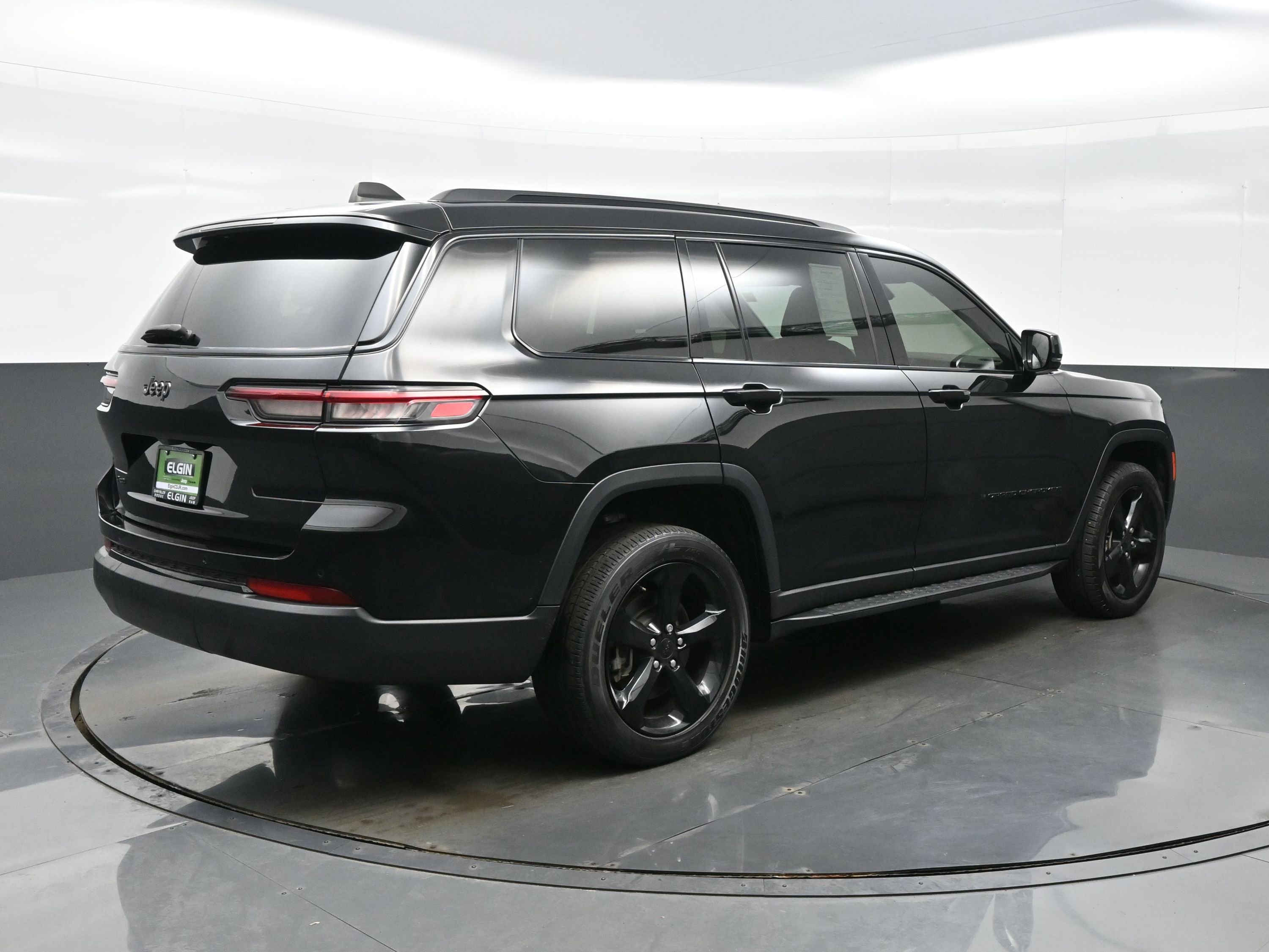 Used 2023 Jeep Grand Cherokee L Laredo image 6