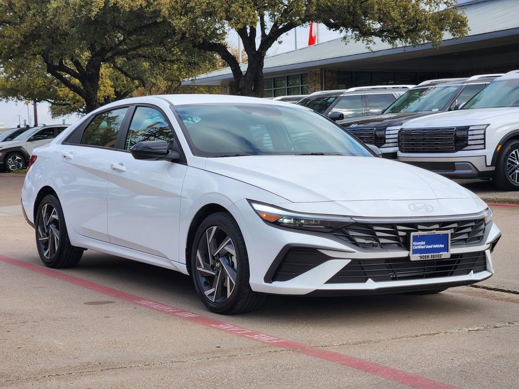 Used 2025 Hyundai Elantra Sport image 3