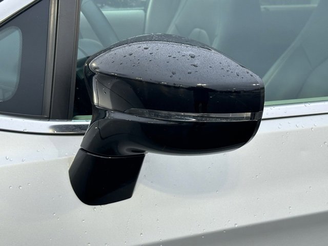 Used 2024 Chrysler Pacifica Touring-L image 11