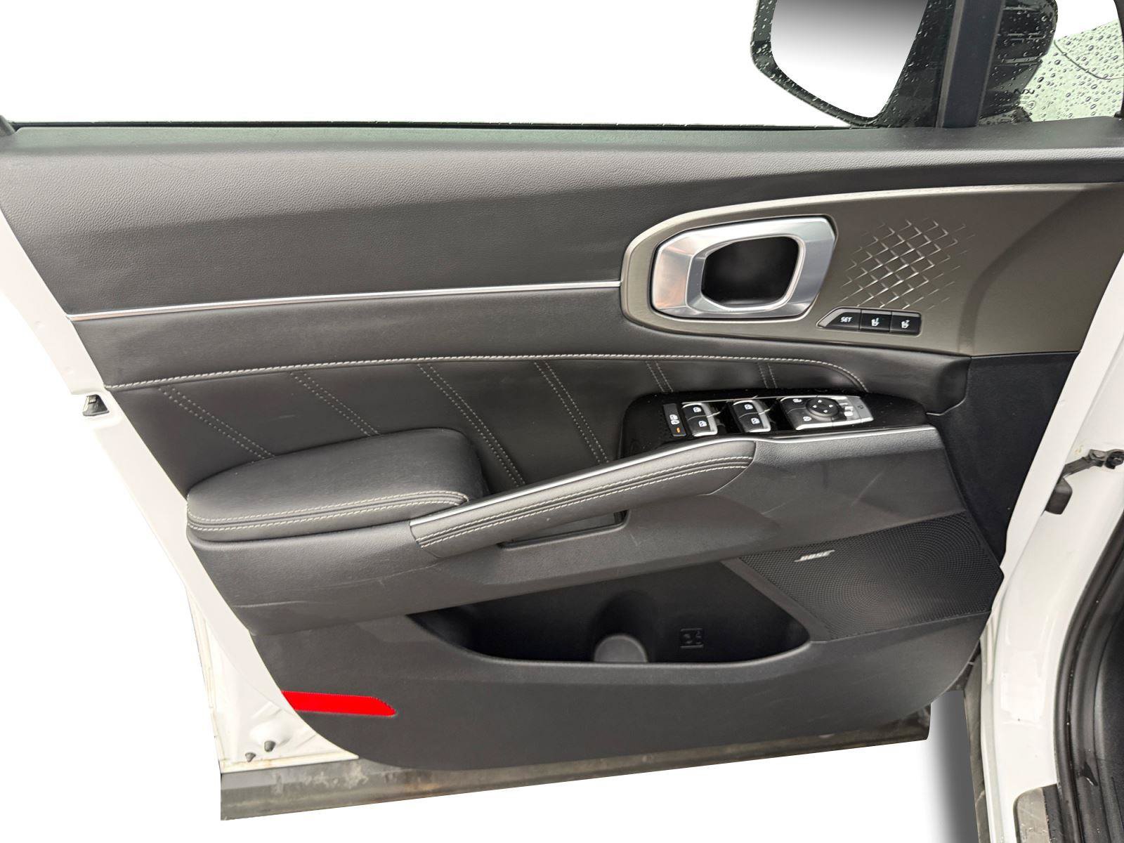 Used 2023 Kia Sorento AWD image 9