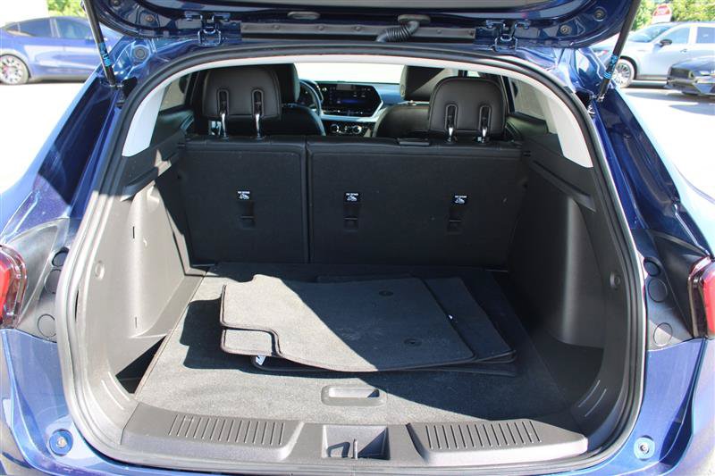 Used 2024 Chevrolet Trax LT w/ Driver Confidence Package FWD image 19