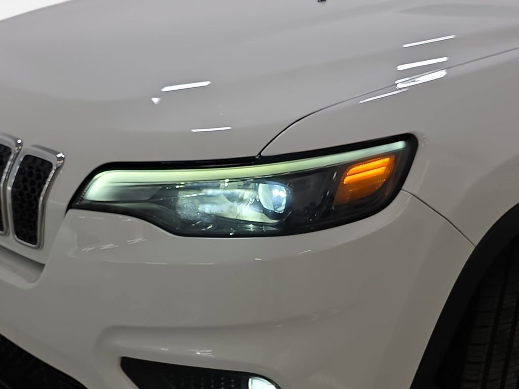 Used 2019 Jeep Cherokee Latitude Plus w/ Comfort/Convenience Group AWD/4WD image 30