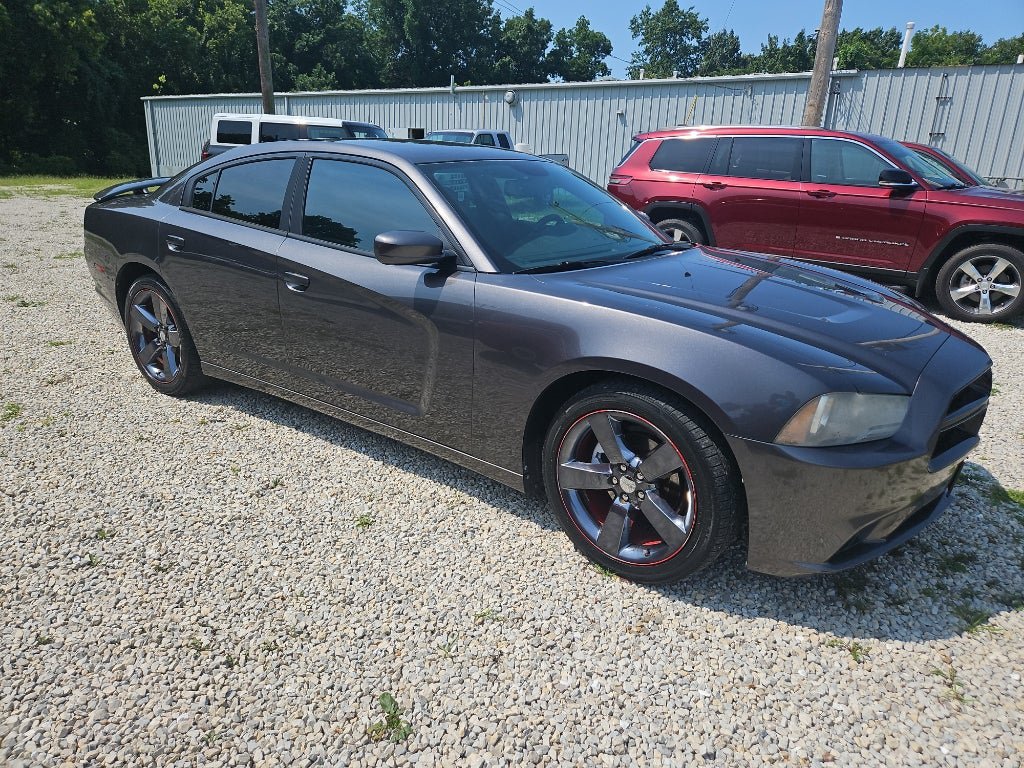 Used 2014 Dodge Charger SXT w/ Redline Appearance Group RWD image 3