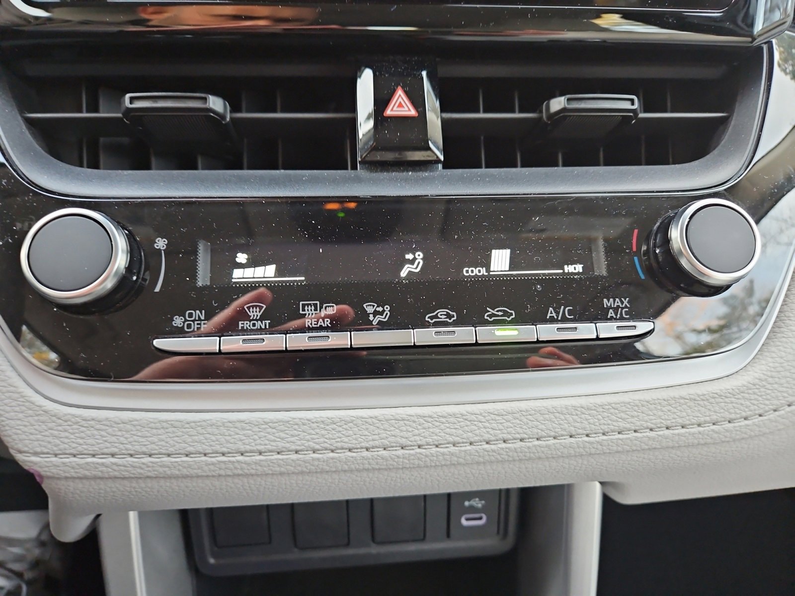 Used 2023 Toyota Corolla Cross L image 28