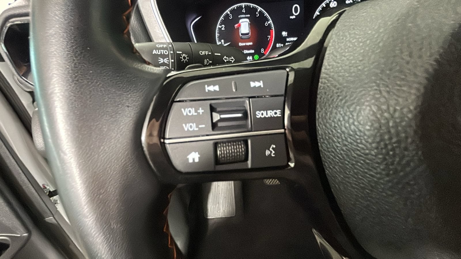 Used 2025 Honda Pilot Sport image 16