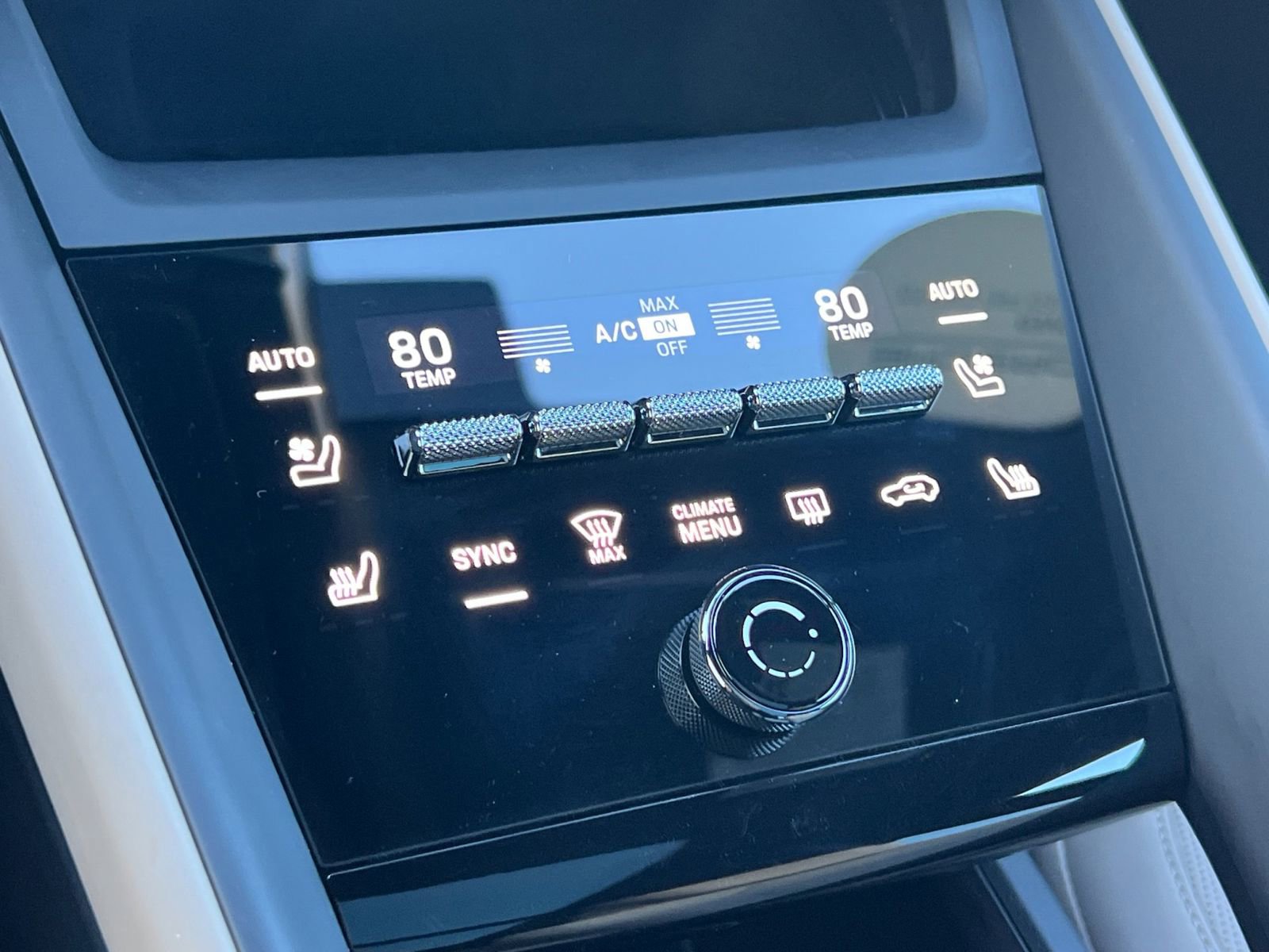 Certified 2025 Porsche Macan Electric image 25