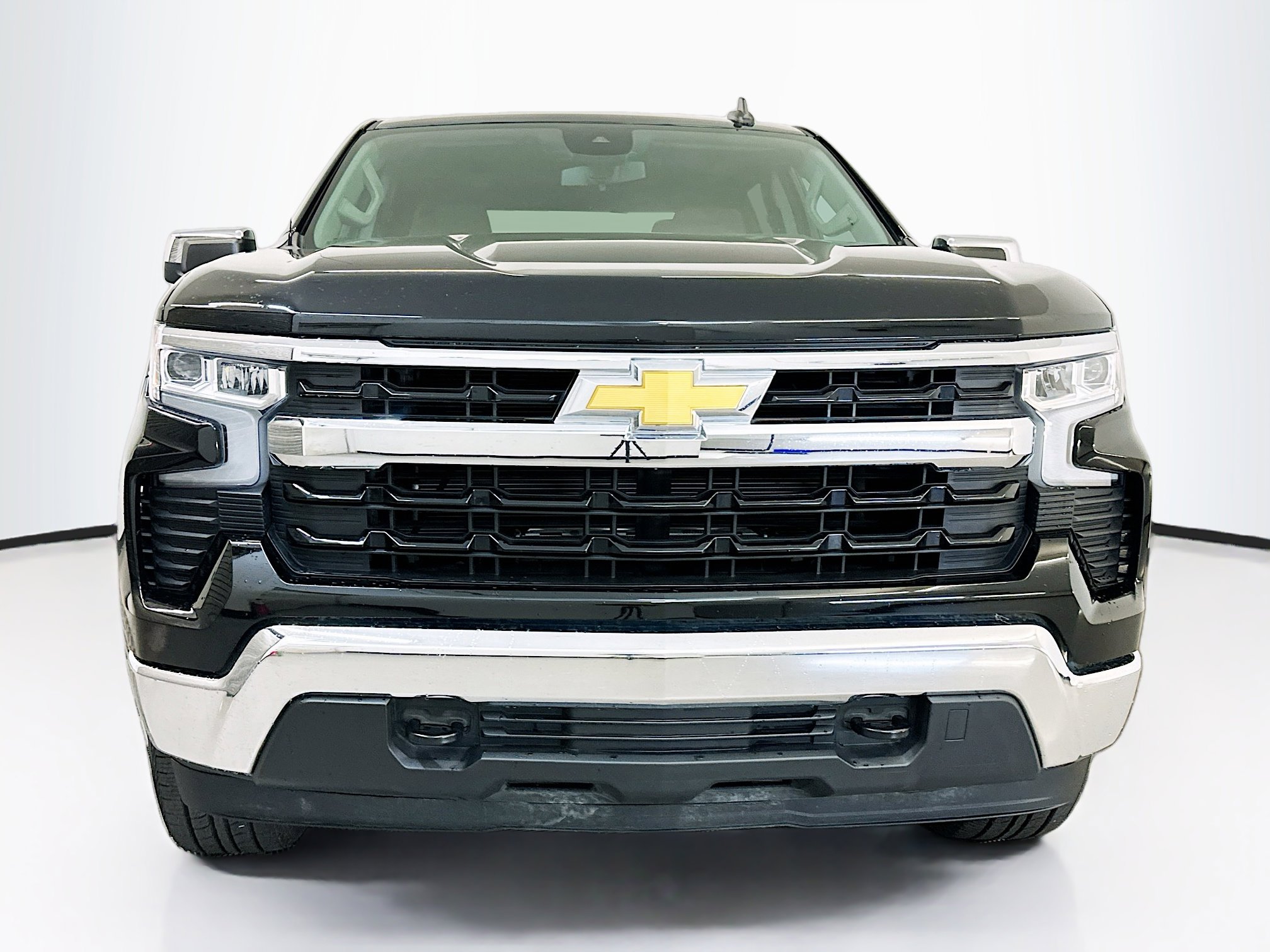 Used 2023 Chevrolet Silverado 1500 LT image 2