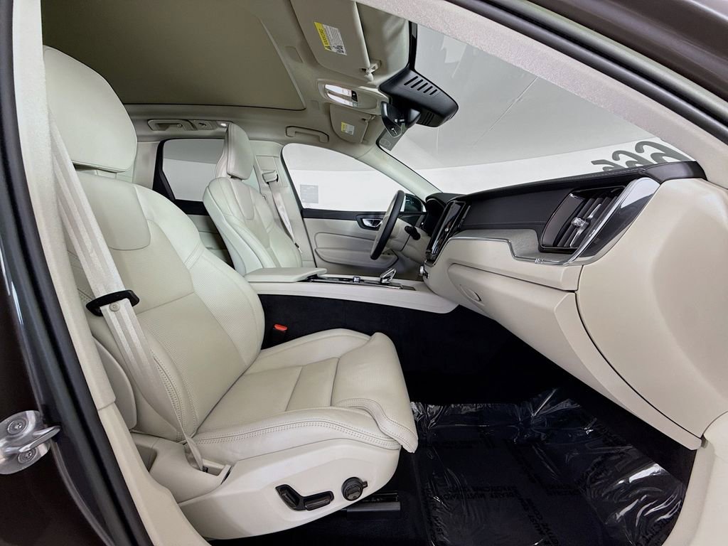 Certified 2023 Volvo XC60 B5 Ultimate FWD image 30