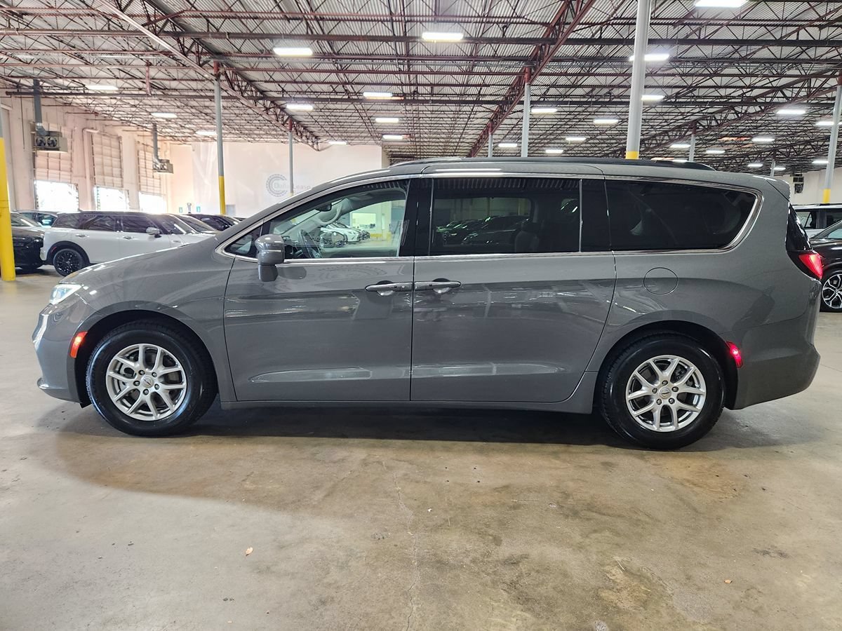 Used 2022 Chrysler Pacifica Touring-L FWD image 7