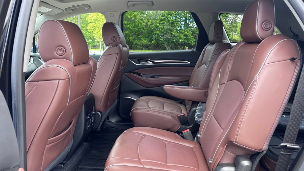 Used 2018 Buick Enclave Avenir w/ Avenir Technology Package AWD/4WD image 19
