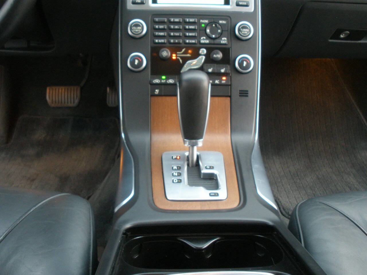 Used 2010 Volvo S80 3.2 image 32