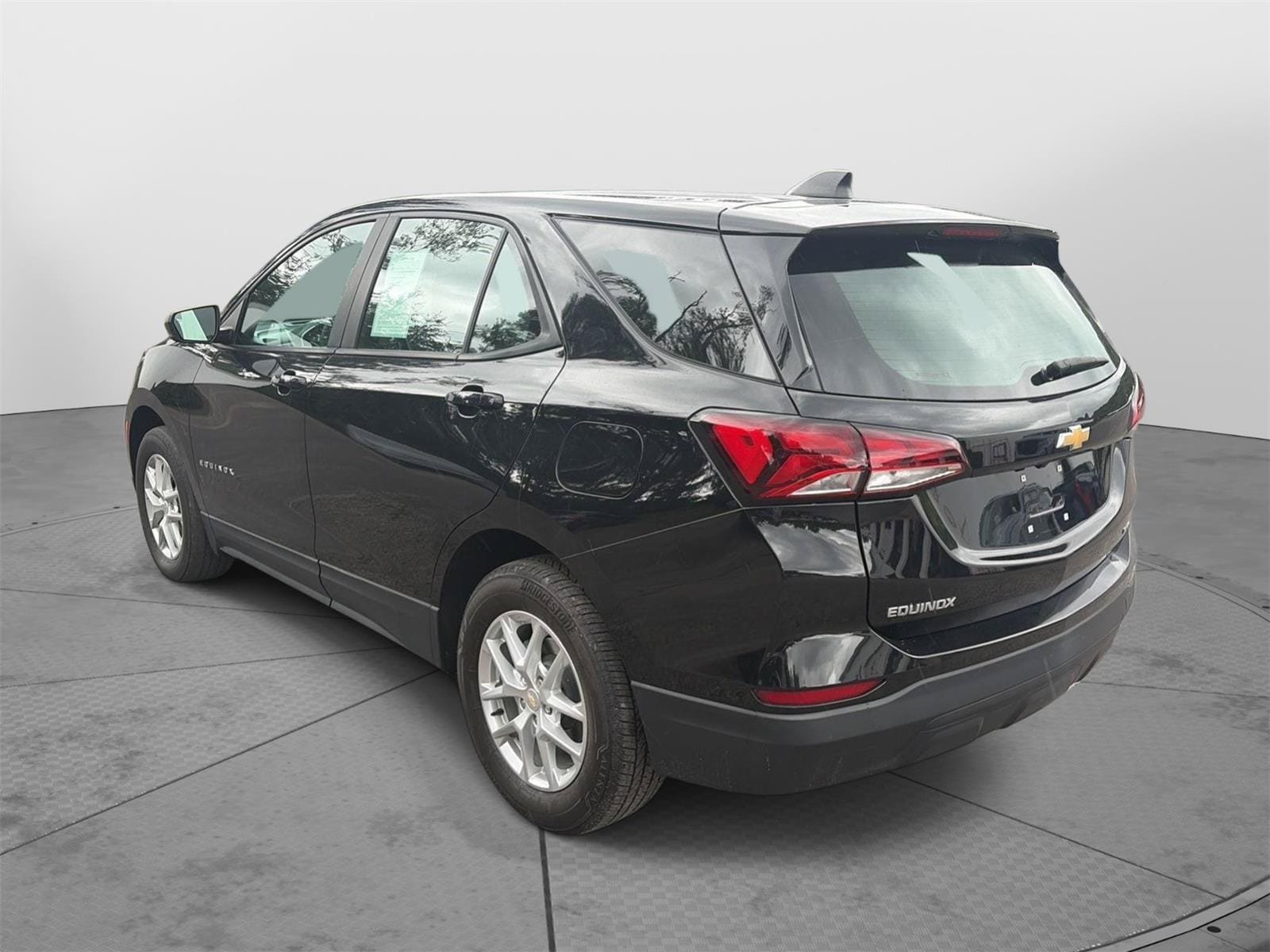 Used 2023 Chevrolet Equinox LS AWD/4WD image 6