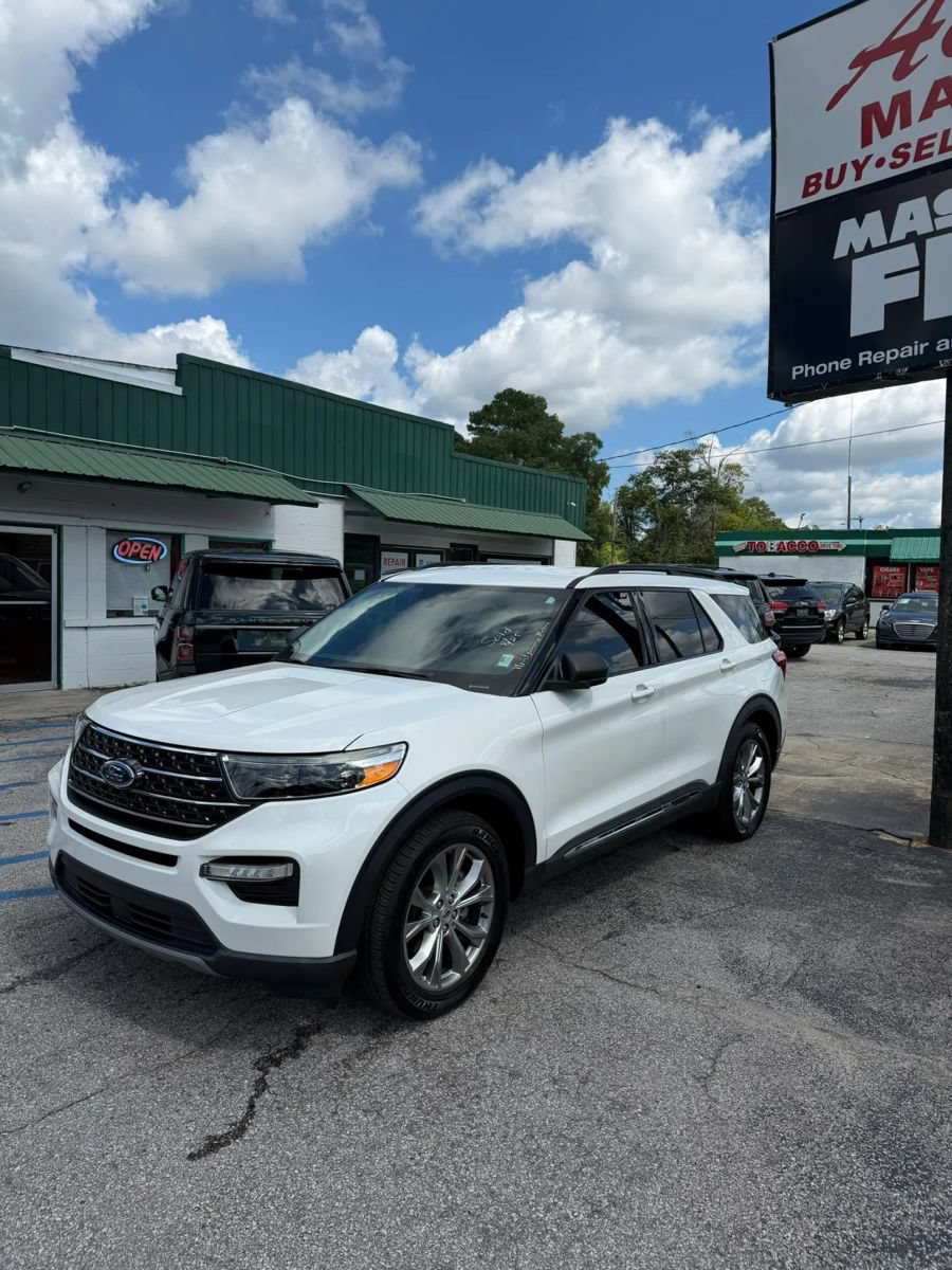 Used 2020 Ford Explorer XLT w/ Equipment Group 202A RWD image 3
