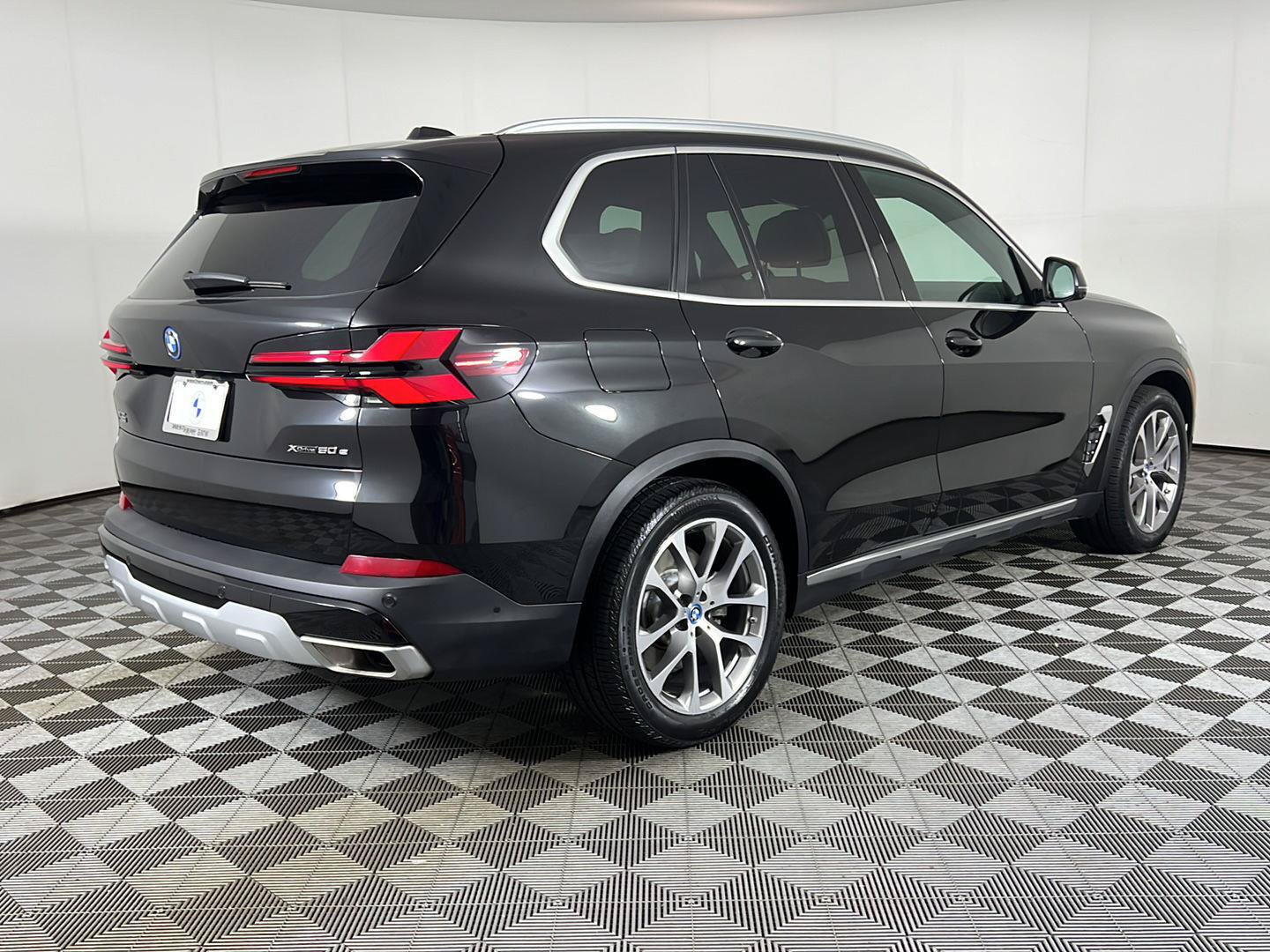 Used 2024 BMW X5 xDrive50e w/ Premium Package AWD/4WD image 5