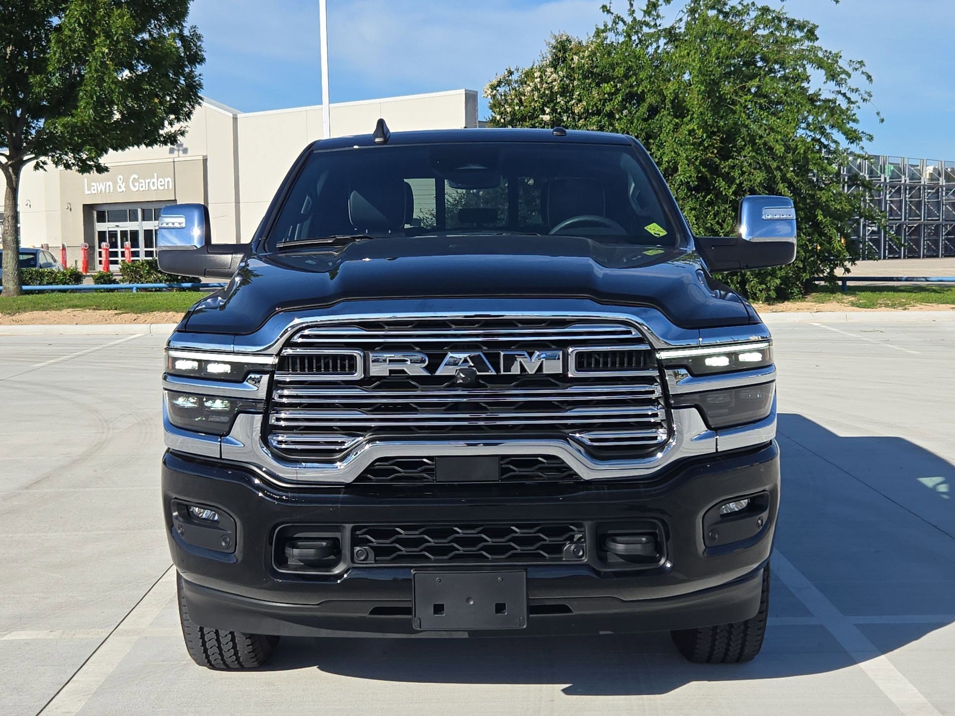 Used 2025 RAM 2500 Laramie AWD/4WD image 10