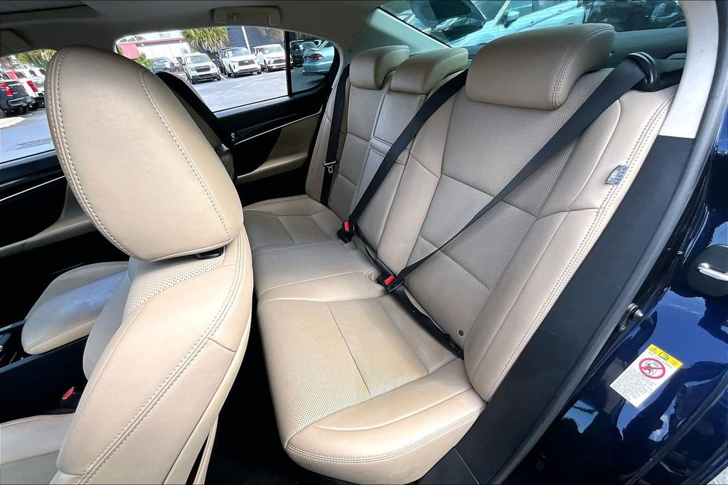 Used 2016 Lexus GS 200t image 20