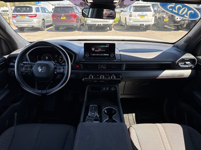 Used 2025 Honda Pilot Sport image 27