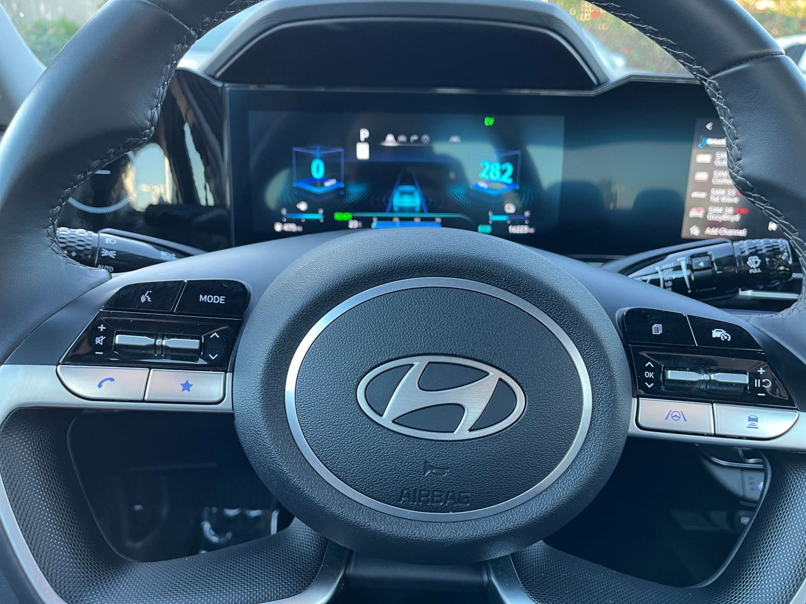 Used 2025 Hyundai Elantra Limited image 28