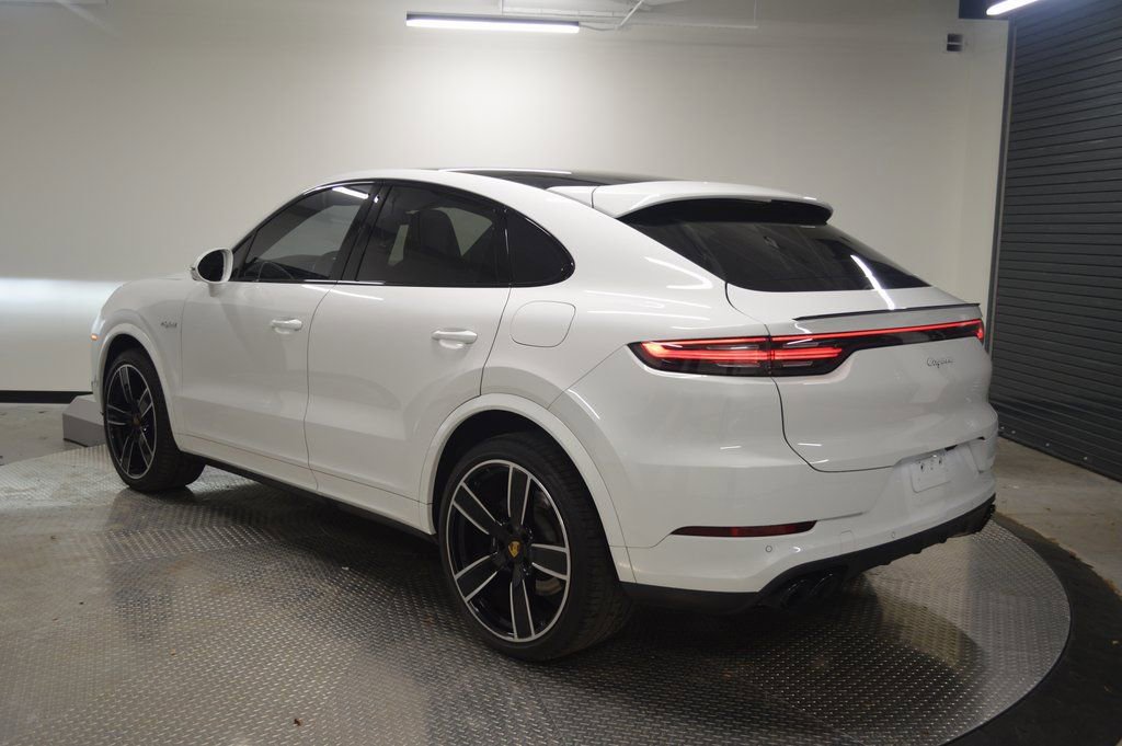Certified 2023 Porsche Cayenne Platinum Edition image 3