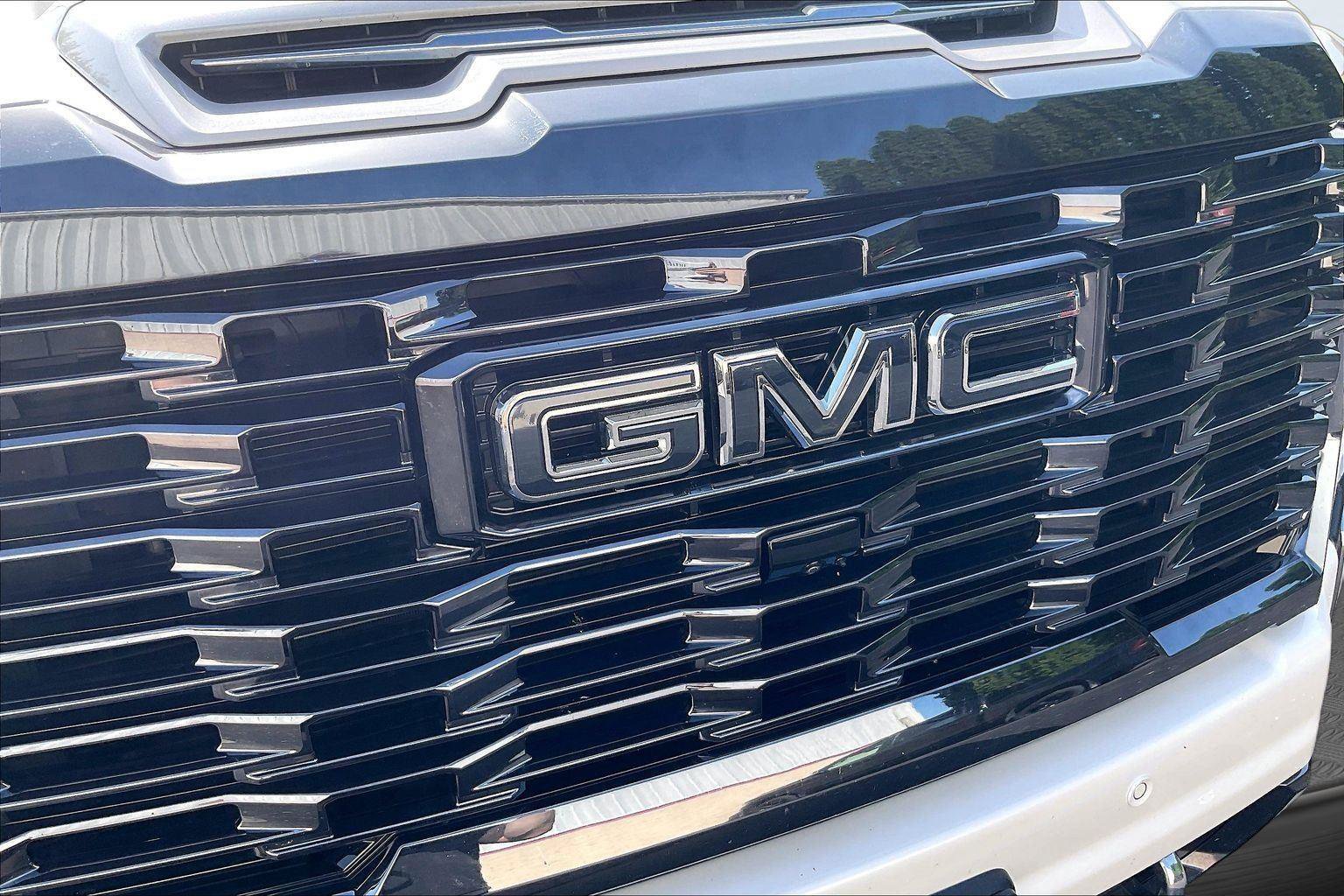 Used 2024 GMC Sierra 2500 Denali Ultimate AWD/4WD image 28