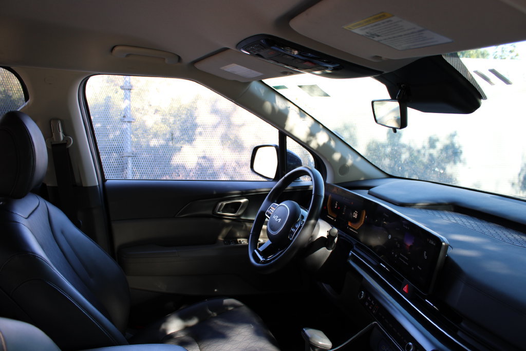 Used 2025 Kia Carnival FWD image 19