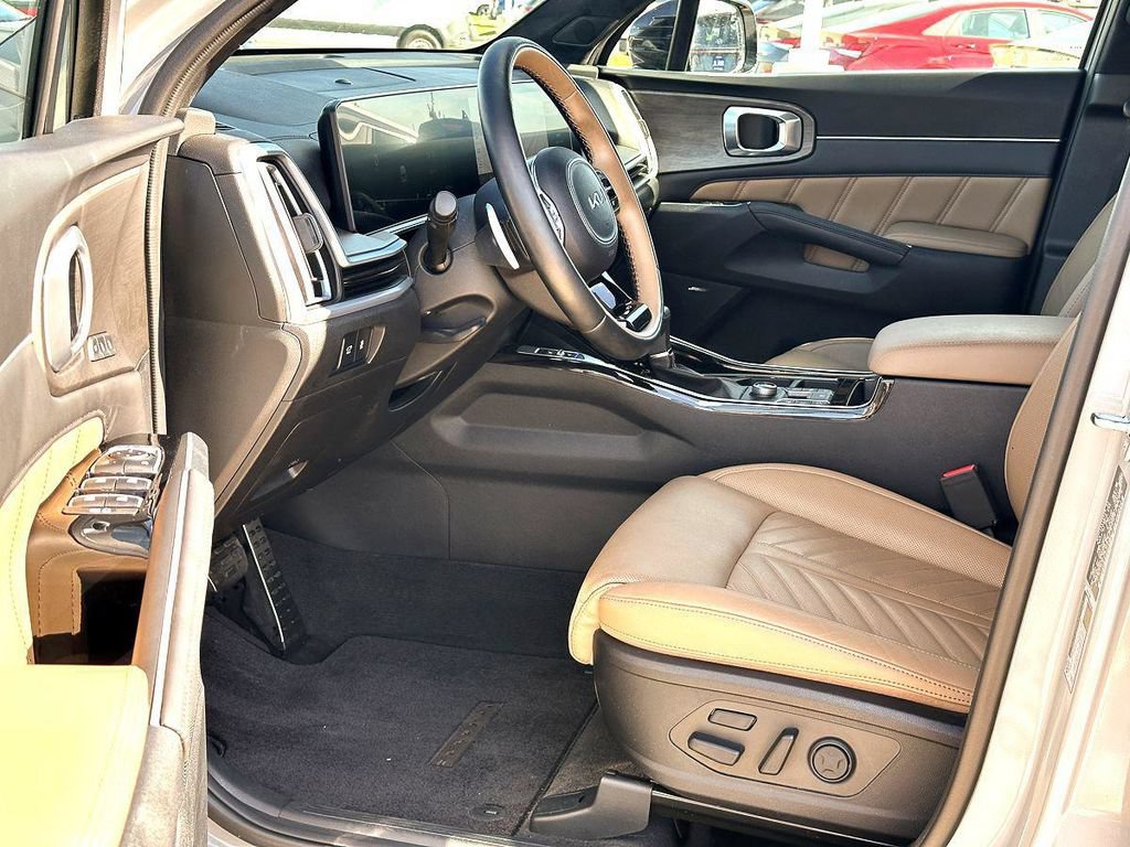 Used 2025 Kia Sorento SX Prestige w/ Olive Brown Leather Package AWD/4WD image 12