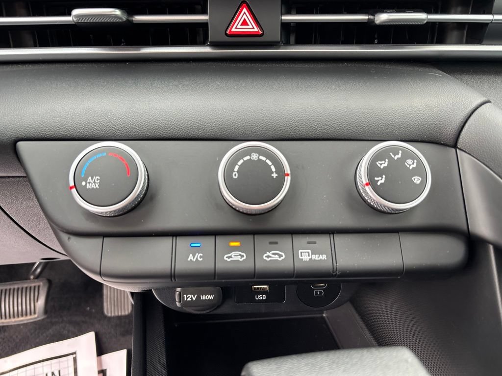 Used 2025 Hyundai Elantra SE FWD image 23