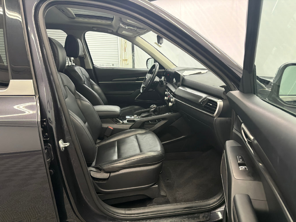 Used 2025 Kia Telluride S FWD image 13