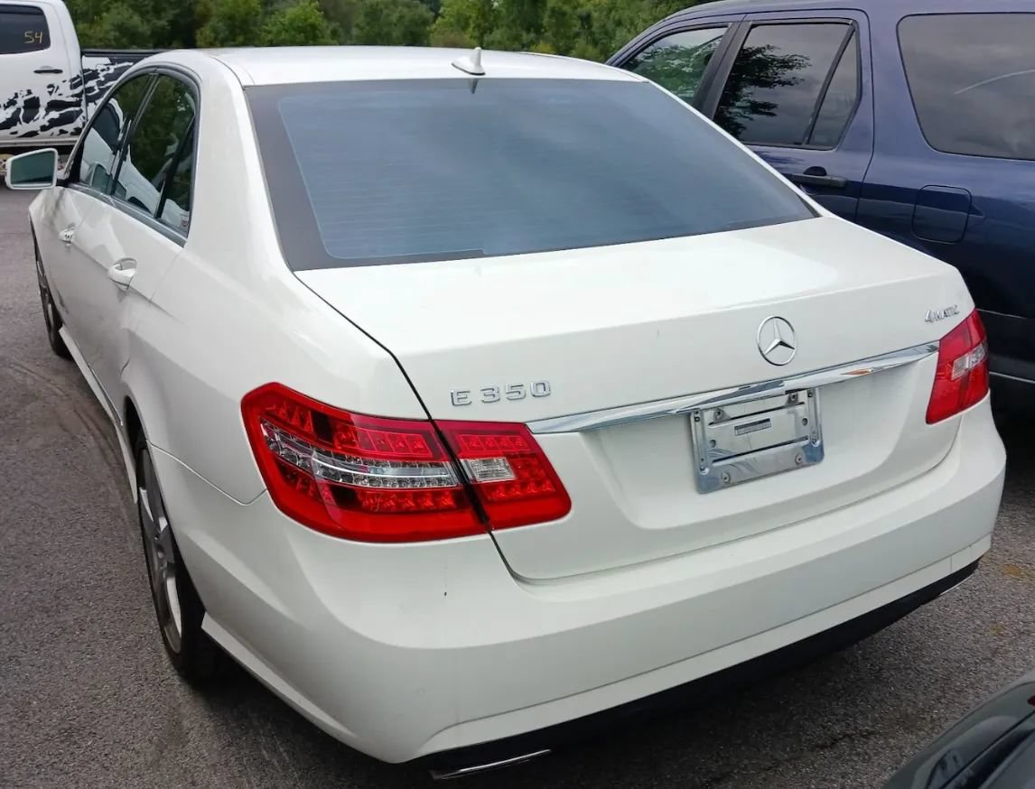 Used 2010 Mercedes-Benz E 350 4MATIC Sedan image 4