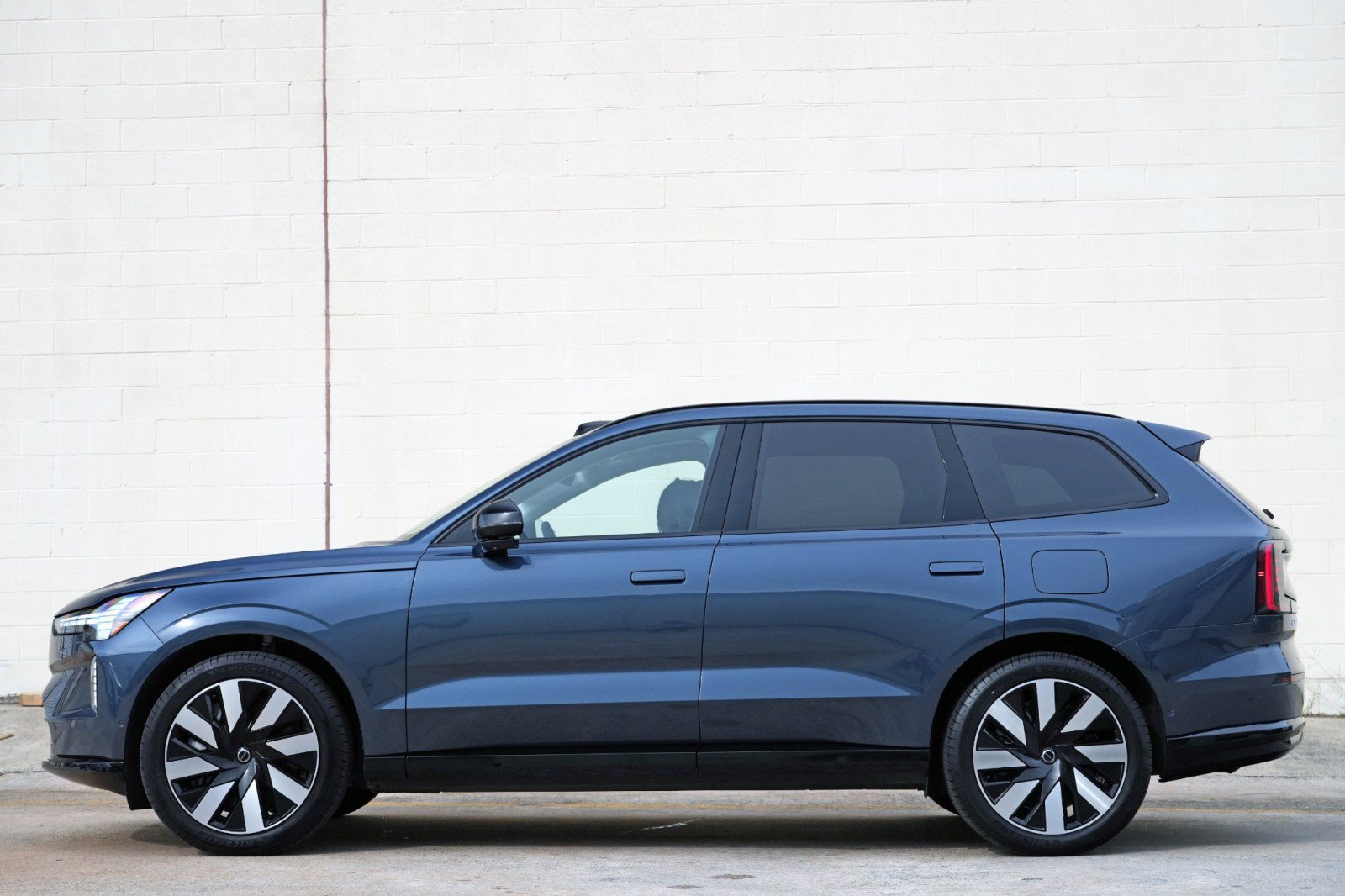 Used 2025 Volvo EX90 Ultra AWD/4WD image 9