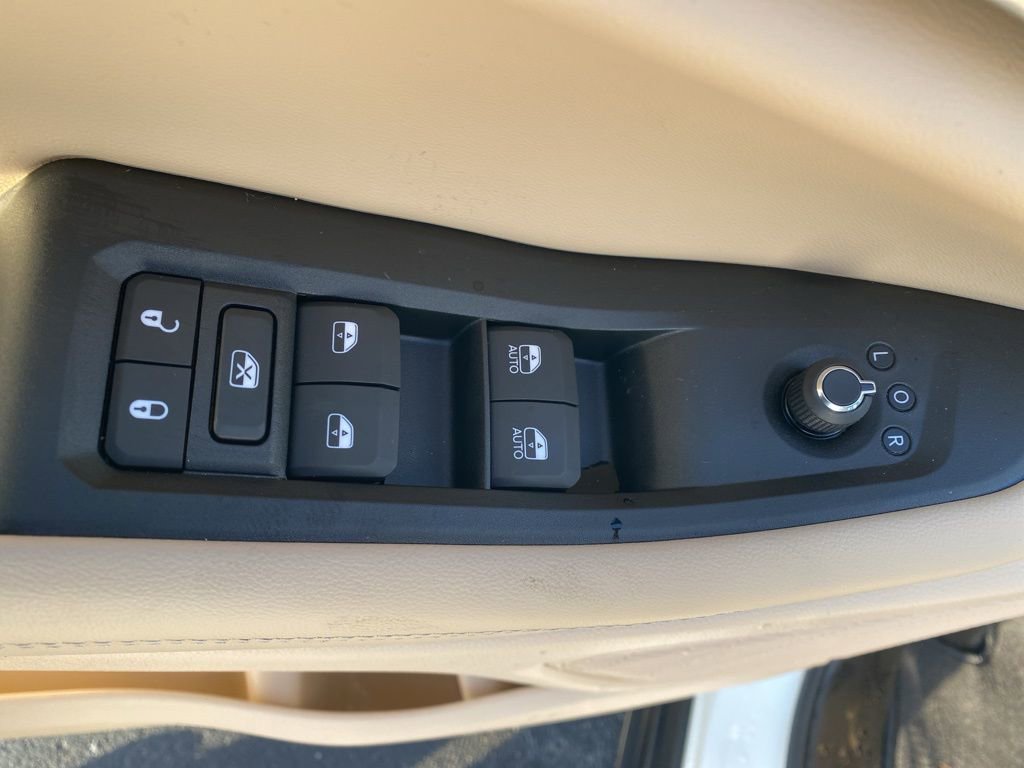 New 2025 Jeep Grand Cherokee L Limited image 10