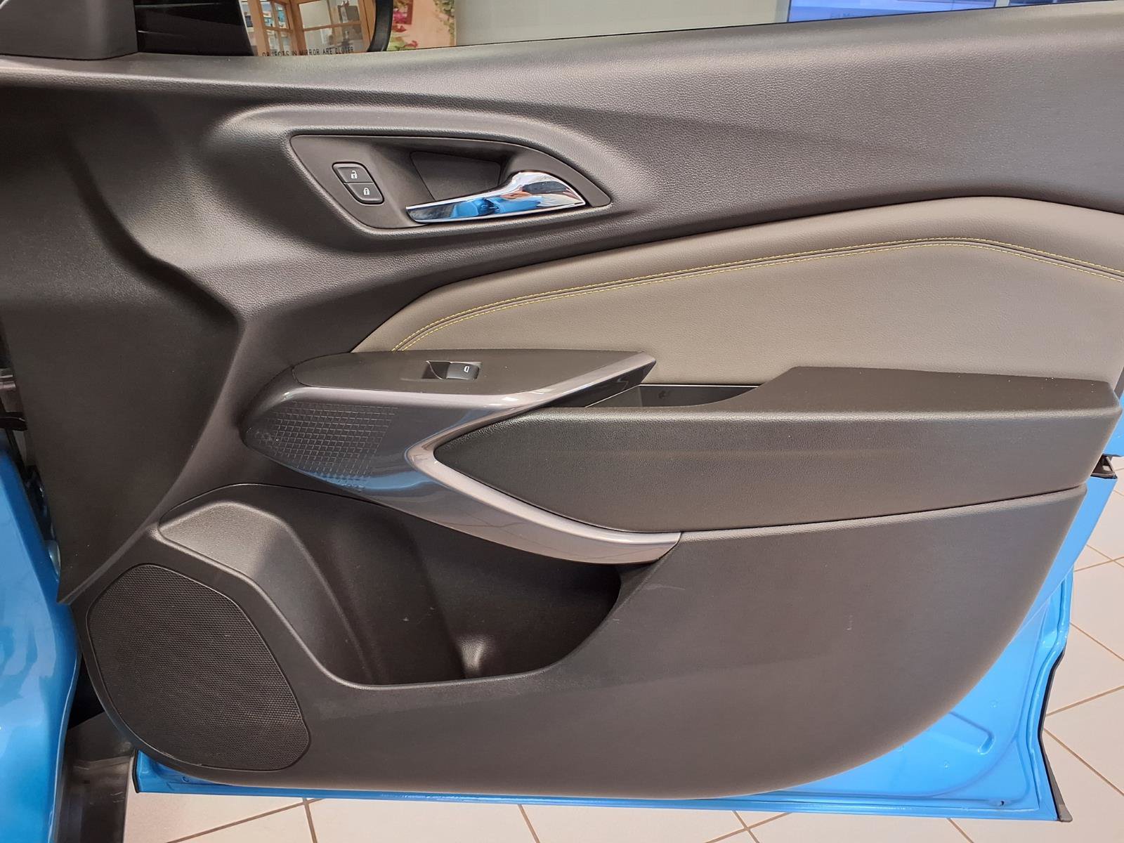 Used 2025 Chevrolet Trax ACTIV FWD image 11