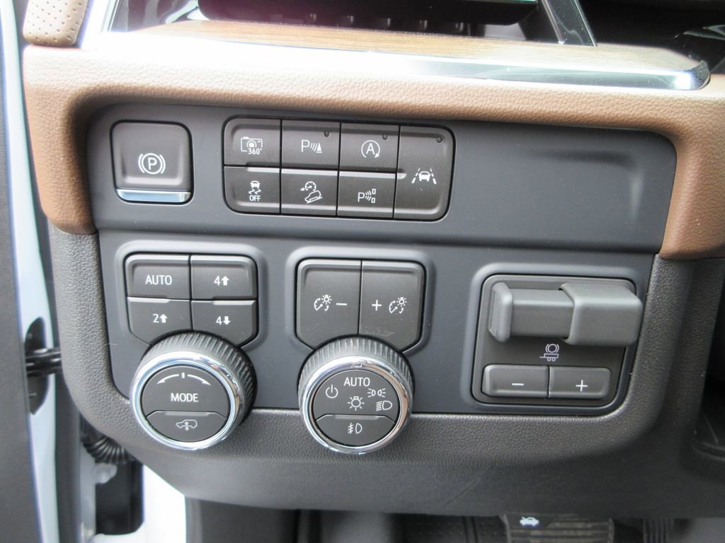 New 2026 Chevrolet Suburban High Country AWD/4WD image 30