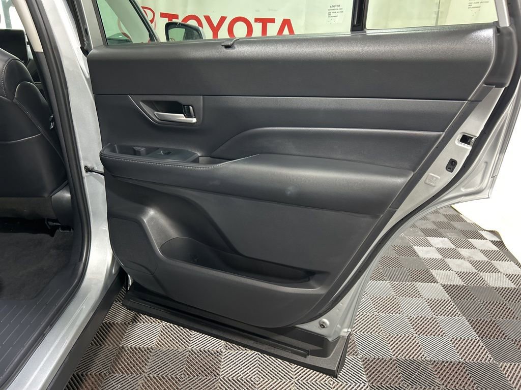 Used 2025 Toyota Grand Highlander AWD image 11