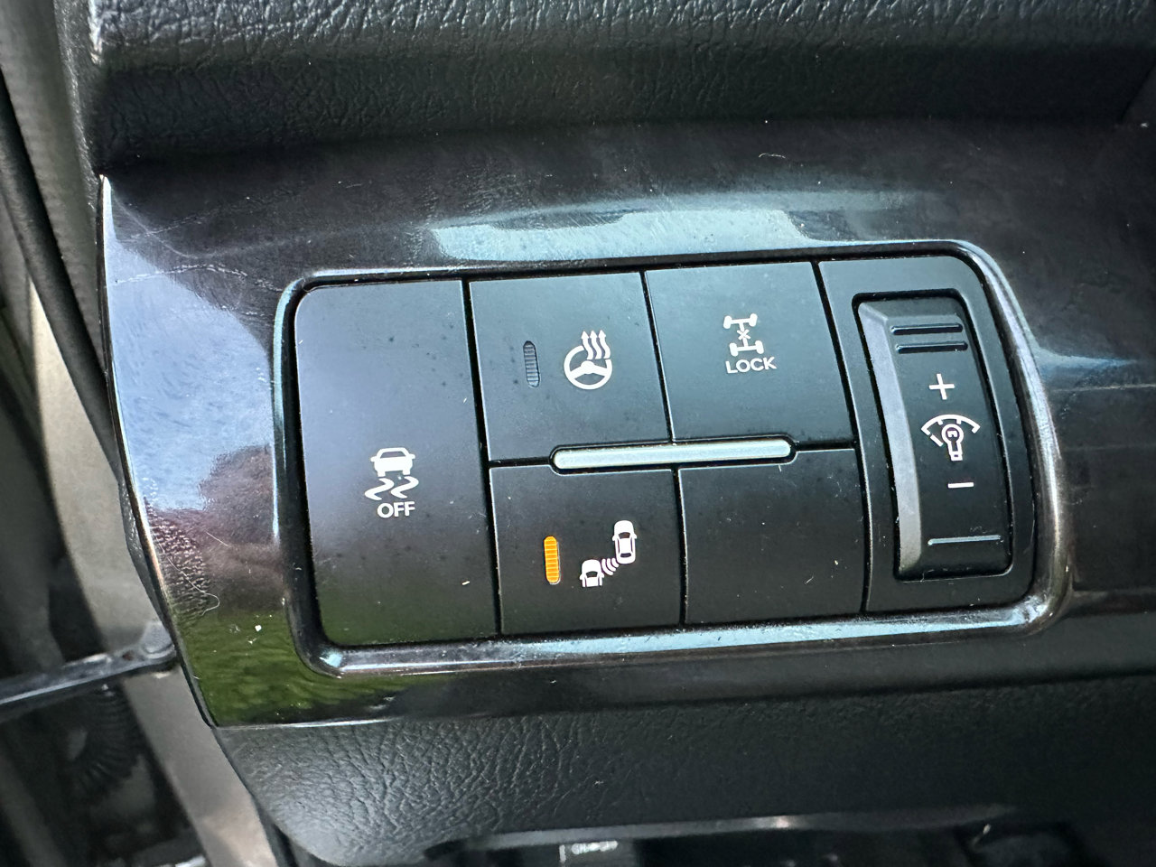 Used 2014 Kia Sorento SX w/ 3rd Row Package image 21