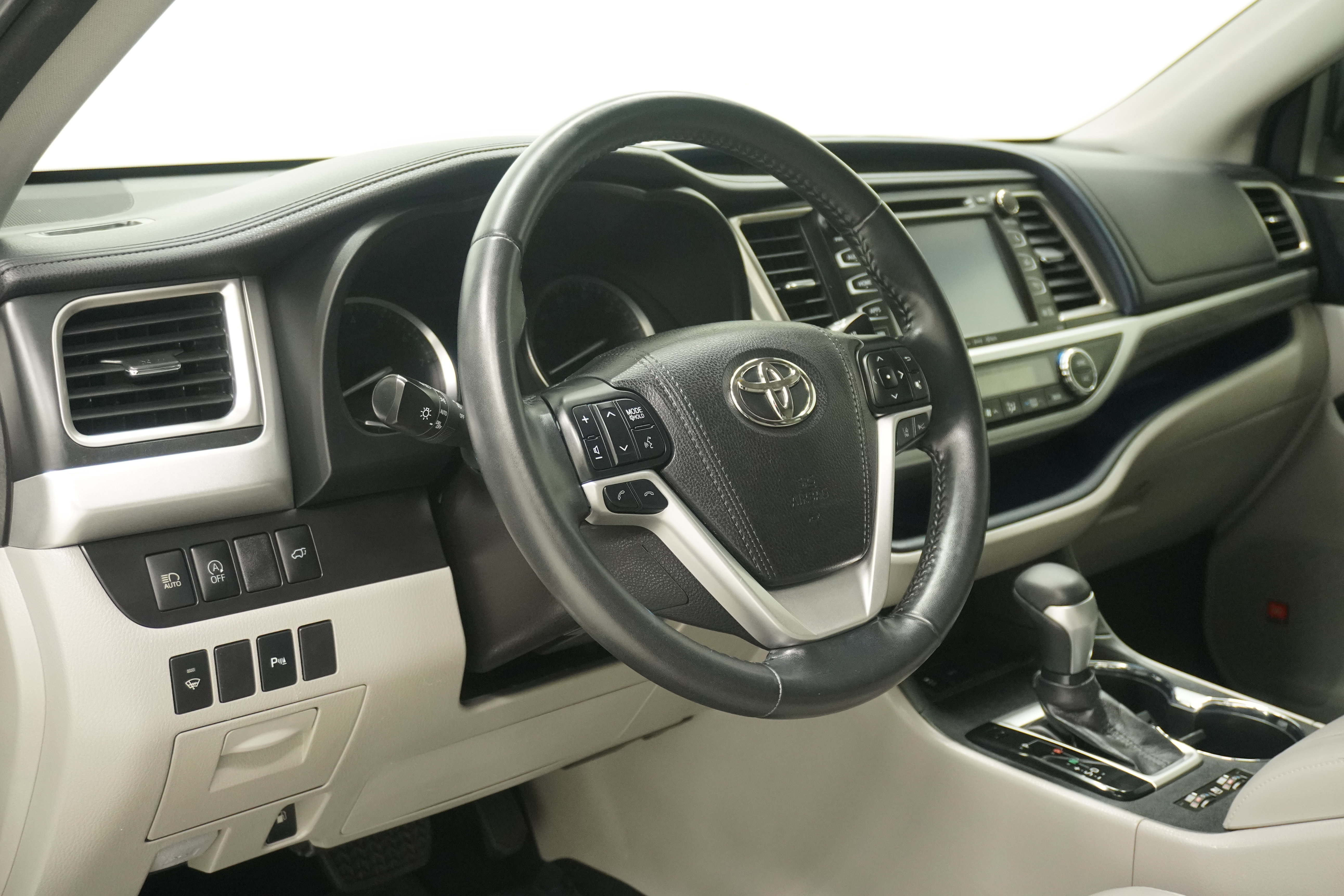 Used 2018 Toyota Highlander Limited FWD image 10