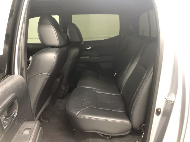 Used 2020 Toyota Tacoma TRD Sport w/ TRD Premium Sport Package AWD/4WD image 28